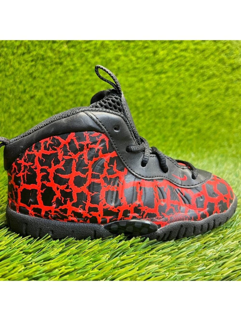 Nike Little Posite One Boys Size 9C Black Red Athletic Leather Shoes Sneakers